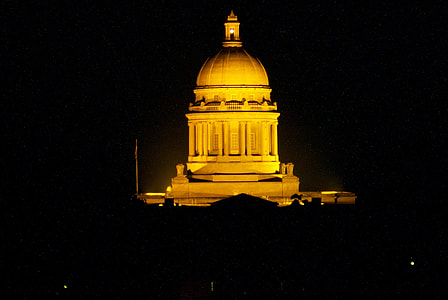 Kentucky State Capital at Night in Frankfort thumbnail
