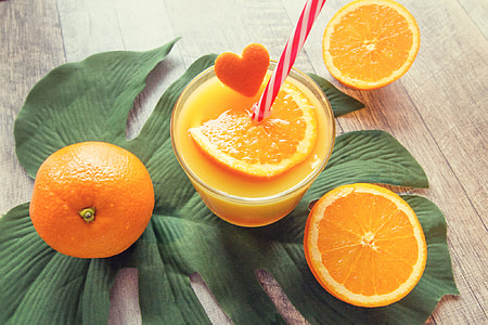 photography of orange juice during day time thumbnail