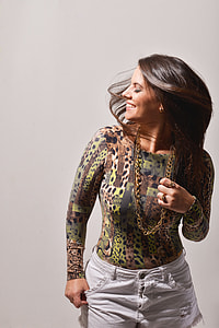woman wearing green and brown long-sleeved top thumbnail