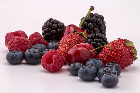 blueberries and raspberries graphic wallpaper thumbnail