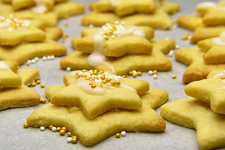 star-shaped baked pasties thumbnail