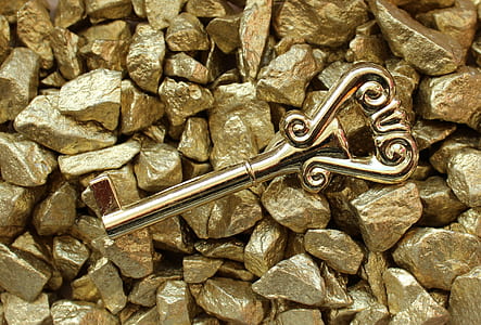 photo of gold skeleton key and gold stones thumbnail