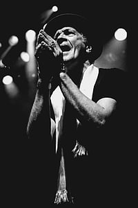 man with hat singing thumbnail
