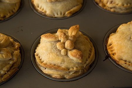 shallow focus photography of baked breads thumbnail