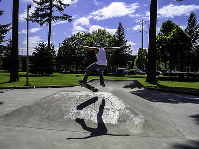 Skateboarder in Marion Park, Salem, Oregon thumbnail