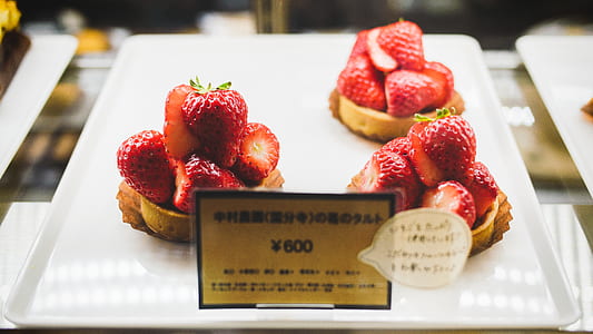 sliced strawberries on plate thumbnail