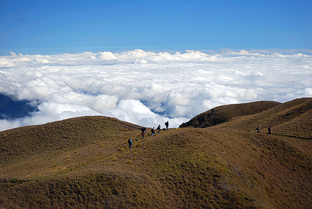 people walking on mountain overlooking the clouds thumbnail