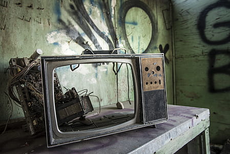 vintage gray TV frame thumbnail