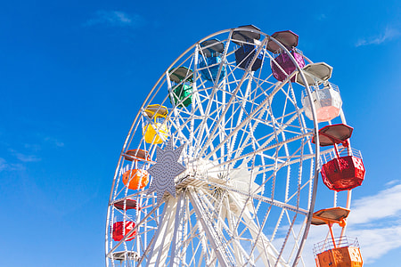 Ferris wheel at amusement park thumbnail