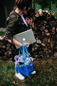 THE TOP TREND THIS SEASON - IKEA's FRAKTA Shopping Bag thumbnail