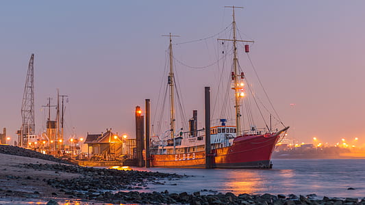 red and brown ship thumbnail