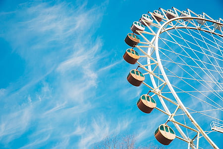 Ferris wheel photography during daylight thumbnail