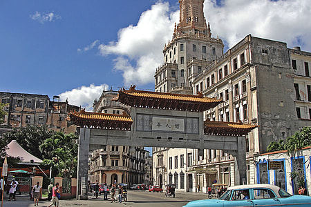 Chinatown gate in Havana, Cuba thumbnail