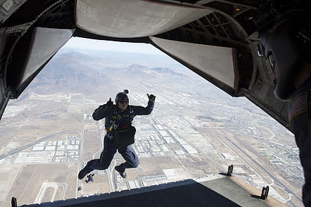 man jump out from plane thumbnail