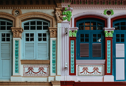 closed blue and red windows thumbnail