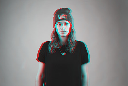 woman wearing t-shirt and cap thumbnail