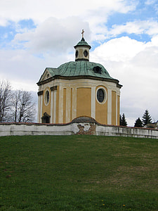 The baroque Inkey chapel in Nagykanizsa, Hungary thumbnail