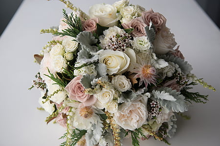 white and pink flower bouquet closeup photography thumbnail