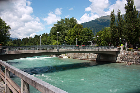 Pfarrbrücke bridge with river running below it in Leinz, Austria thumbnail