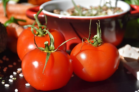 shallow focus photography of red tomatoes thumbnail