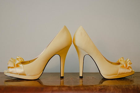 yellow pumps with ribbons thumbnail