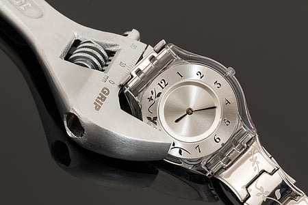 analog clock at 9:20 thumbnail