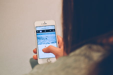 hand, apple, iphone, smartphone thumbnail