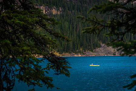 photography of boat on body of water at daytime thumbnail