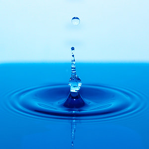 close-up photography of water droplet thumbnail