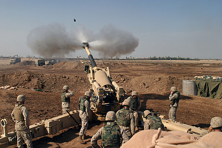 photo of soldiers manning artillery battery thumbnail