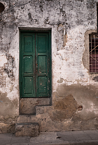 green wooden door thumbnail