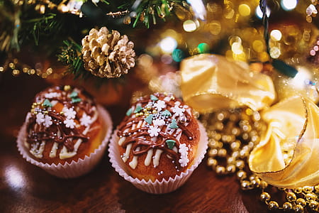 two cupcakes near brown pinecone thumbnail
