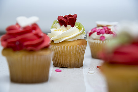 selective focus photography of cupcakes thumbnail
