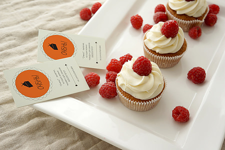 cupcakes with creams thumbnail