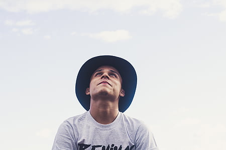man wearing black hat thumbnail
