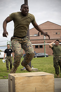 Soldier performing an obstacle course thumbnail