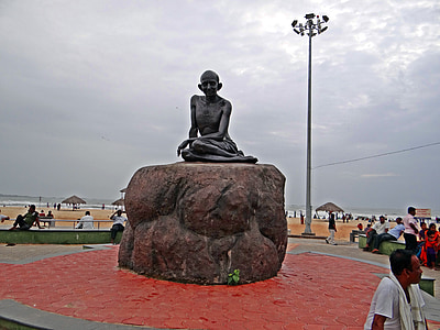 Mahatma Ghandi statue during daytime thumbnail