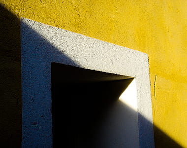 white and yellow tinted wall thumbnail