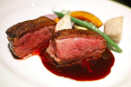 steak on plate thumbnail