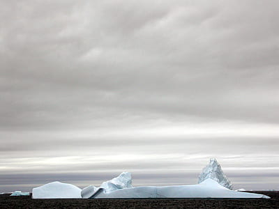 landscape photo of ice island thumbnail