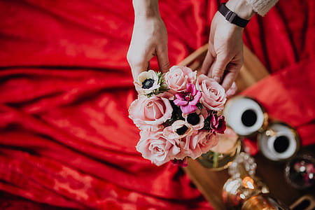 Romantic Valentine’s Day bouquets thumbnail