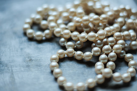 close-up photography of white pearl jewelry thumbnail
