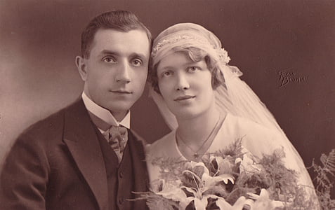 grayscale photo of man and woman thumbnail