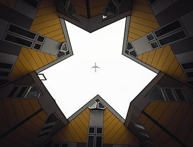 airplane worm eye view thumbnail