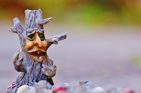 brown tree trunk with face illustration thumbnail