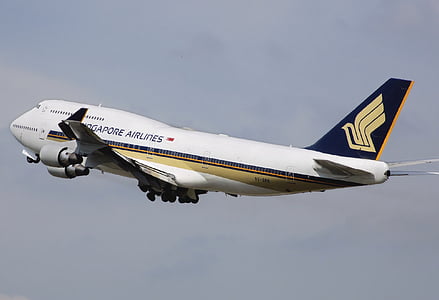 white and blue Singapore Airlines take off thumbnail