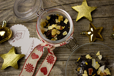 Christmas decorations and treats thumbnail