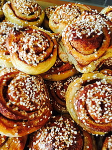 pastry with toppings thumbnail