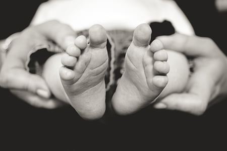 person taking photo to the feet of the newborn baby thumbnail