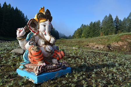 closeup photography of Lord Ganesha figurine thumbnail